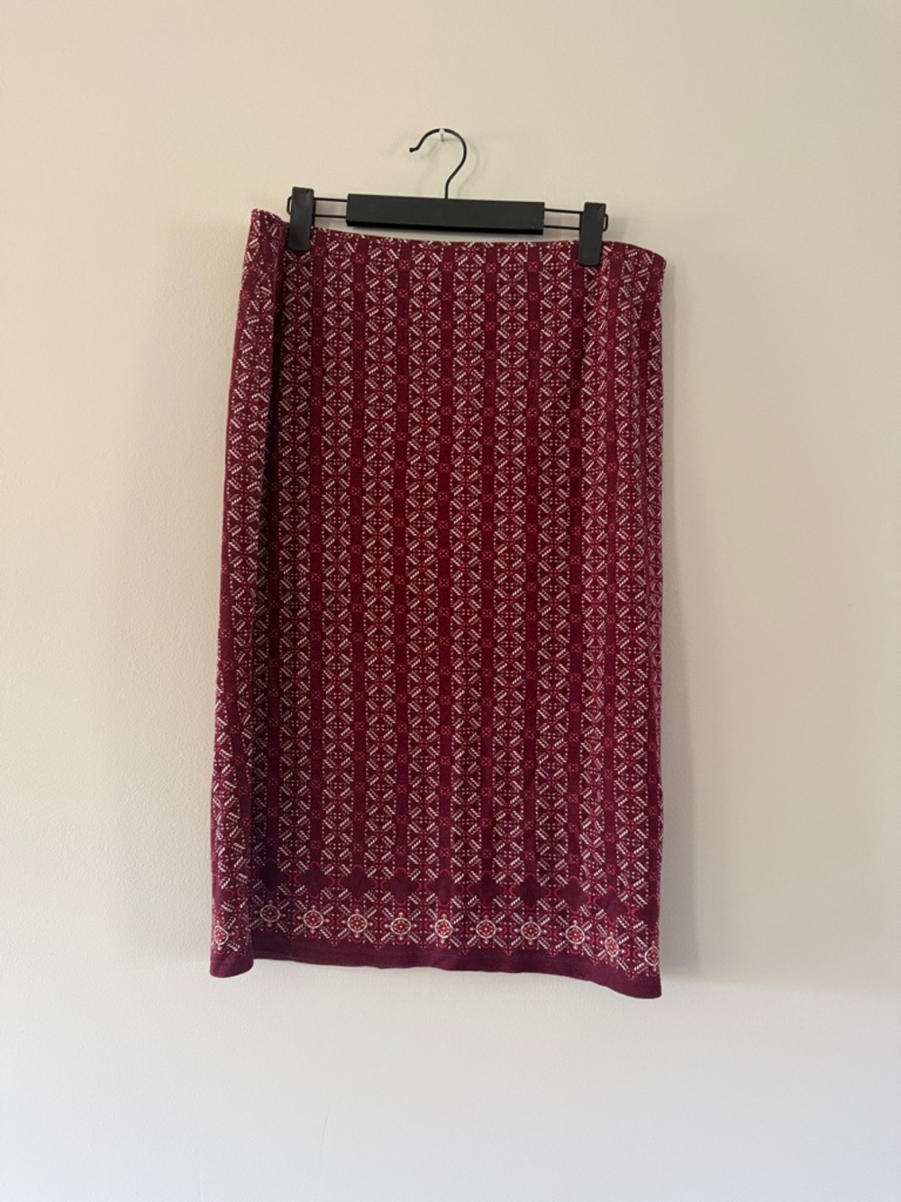 Max Studio | Red Patterned Pencil Skirt with Geometric Knit